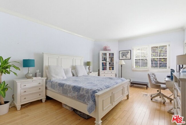 Building Photo - 4401 Moorpark Way