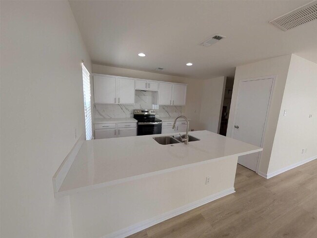 Building Photo - beautiful 3-bedroom, 2.5-bath home in the heart of Tomball!