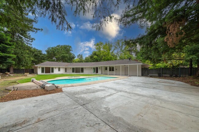 Building Photo - 9 Odell Pl