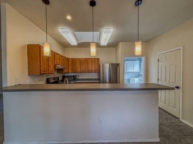 Building Photo - *MOVE IN SPECIAL* $350 OFF FIRST MONTH RENT! Spacious 4 Bedroom Home with Fireplace