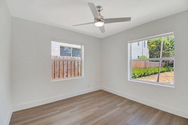 Building Photo - 420 SW 13th St