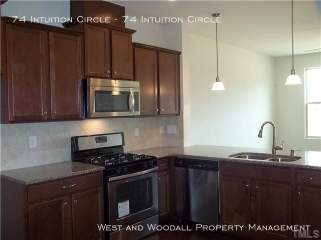 Building Photo - Thompson Ridge Townhome