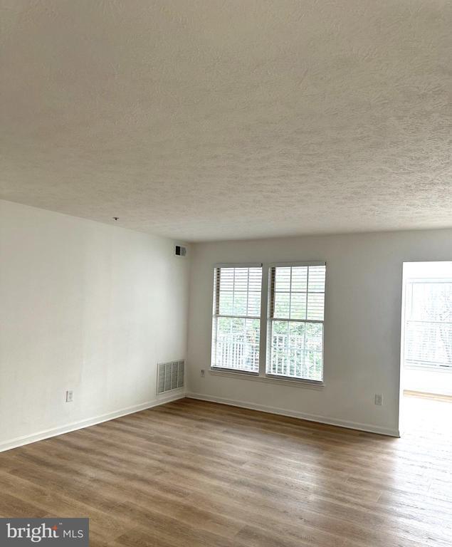 Building Photo - 1002 Jessicas Ct