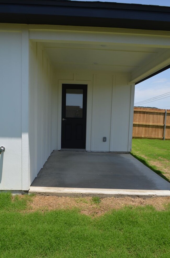 Building Photo - 971 Cline Dr
