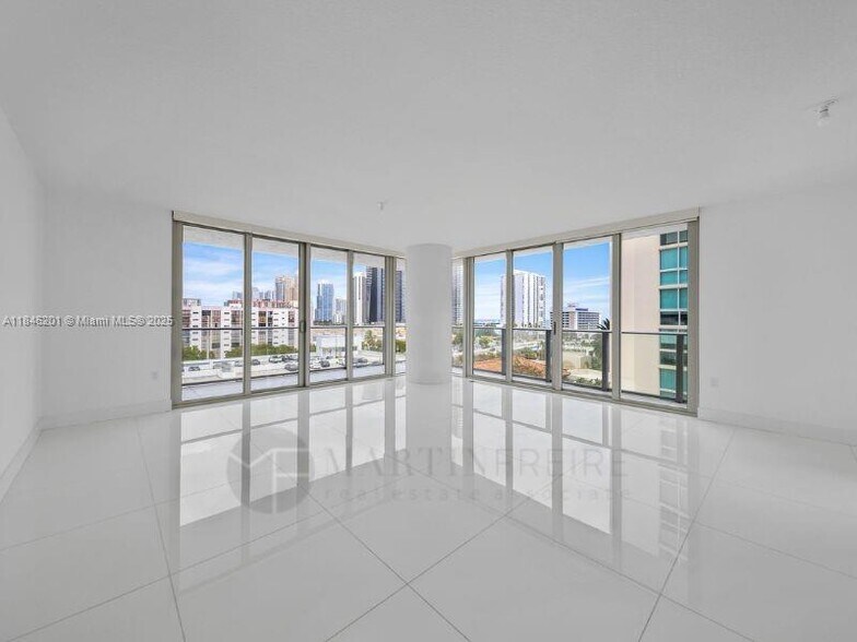 Building Photo - 300 Sunny Isles Blvd
