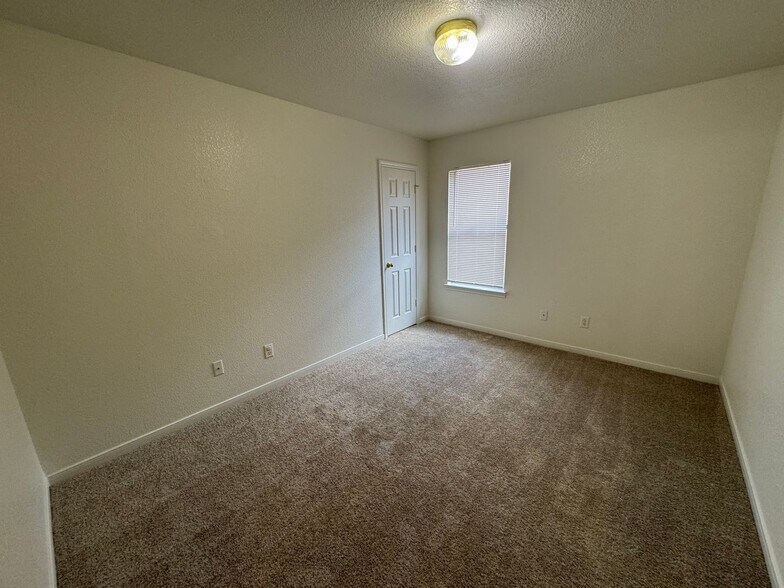 Building Photo - 311 Cedar Ridge Dr