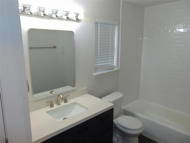 Building Photo - 1617 Gracy Farms Ln