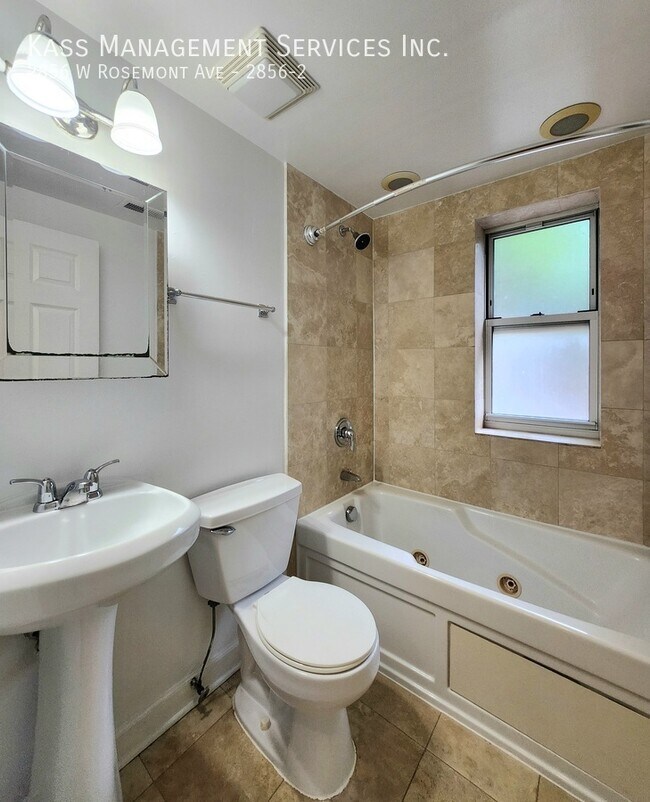 Building Photo - 2856 W Rosemont Ave