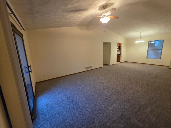 Building Photo - 515 Bienterra Trail