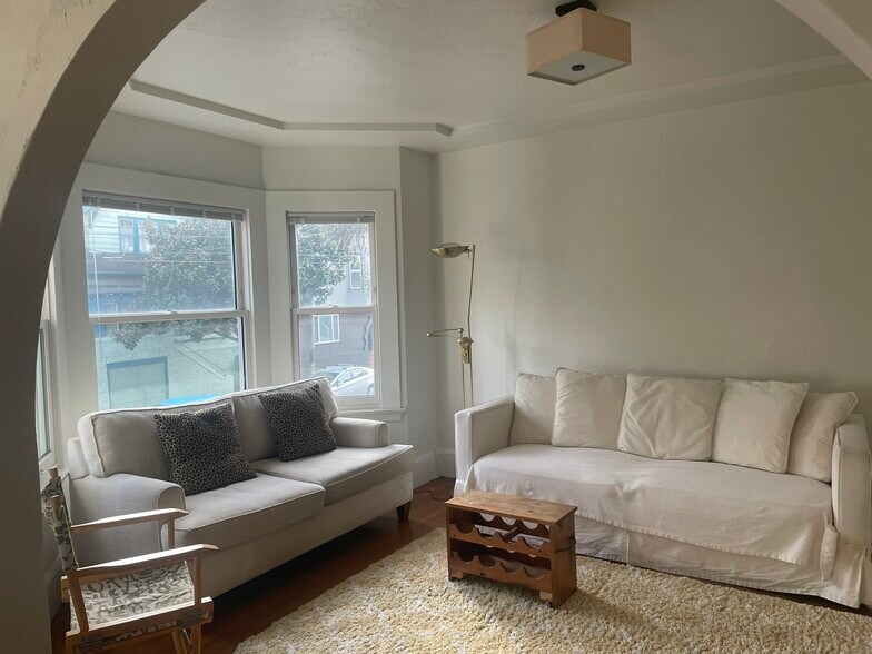 Building Photo - 244 30th St