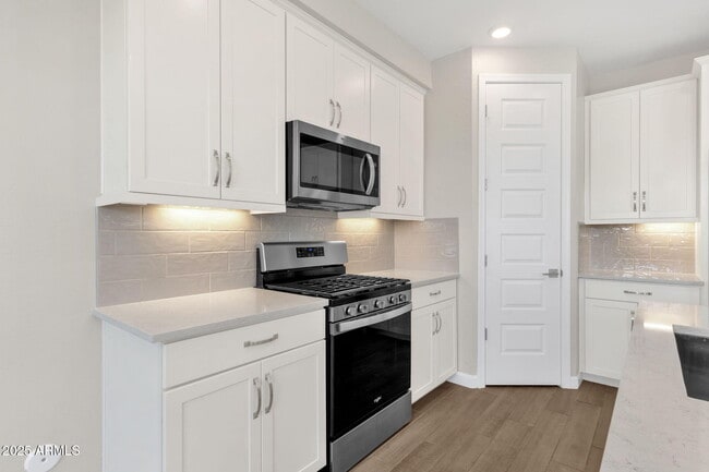 Building Photo - 5823 E Rose Garden Ln