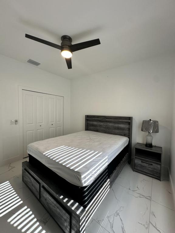 Building Photo - 325 Paulcrest Ave