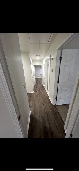 Building Photo - 150B Bay Shore Dr