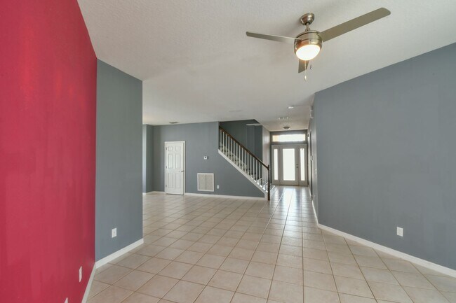 Building Photo - MOVE-IN READY 5 Bed 3.5 Bath Home in Daven...