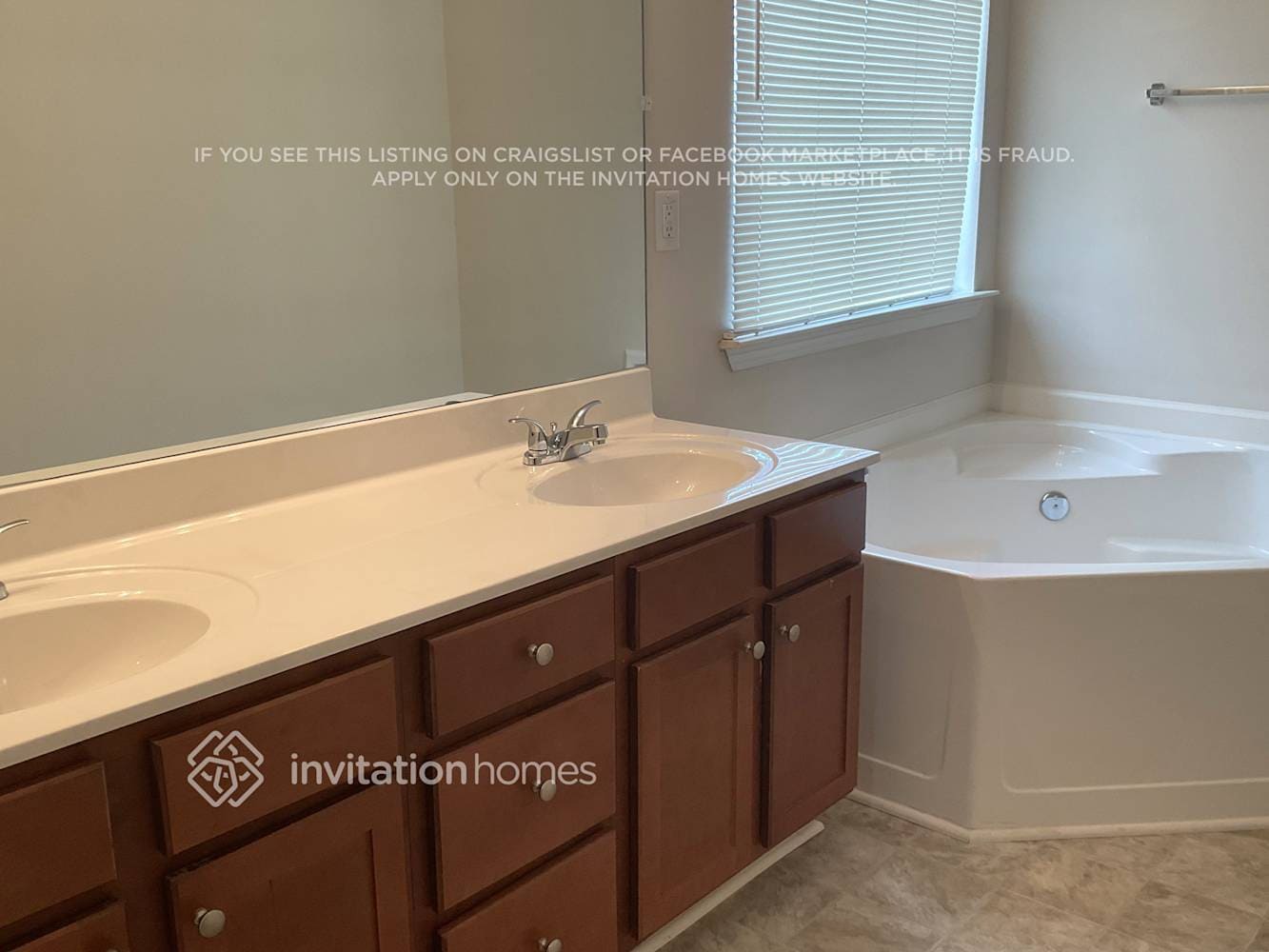 Building Photo - 319 Village Broad St