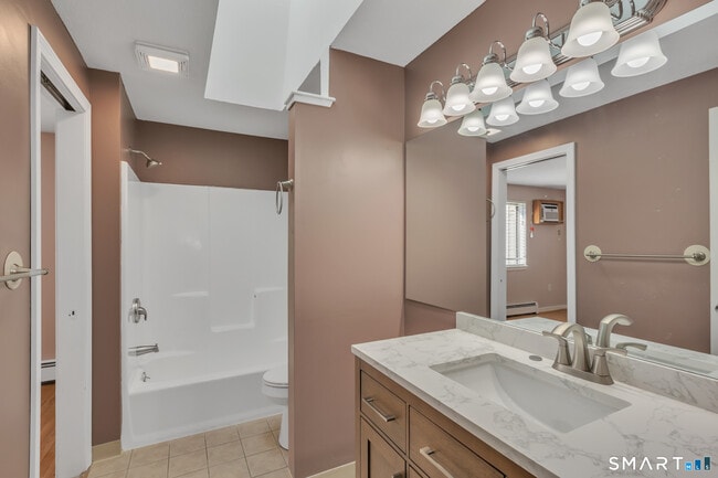 Building Photo - 60 Old Town Rd