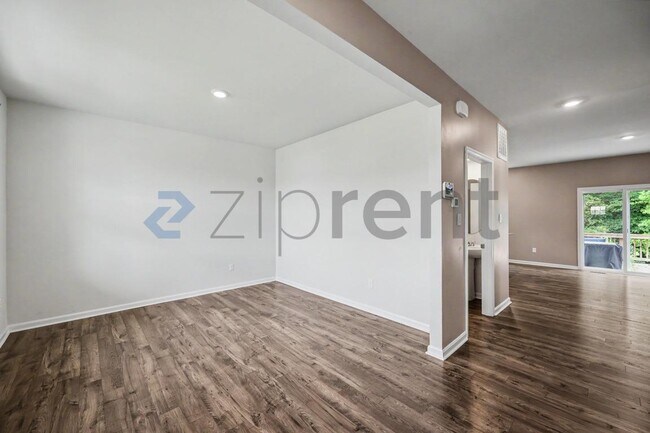 Building Photo - Unit