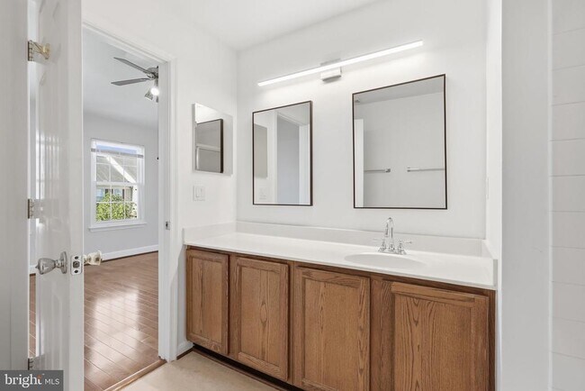 Building Photo - 14214 Beddingfield Way