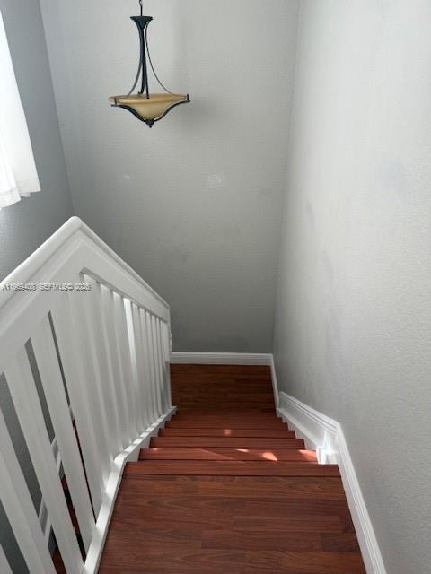 Building Photo - 2402 NE 41st Pl