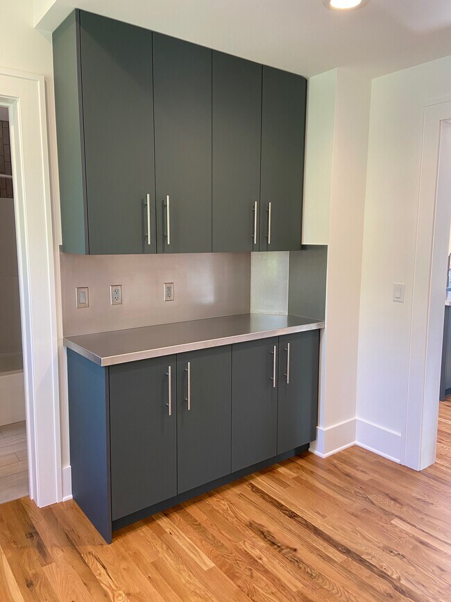 Building Photo - 237 Stuart Ave