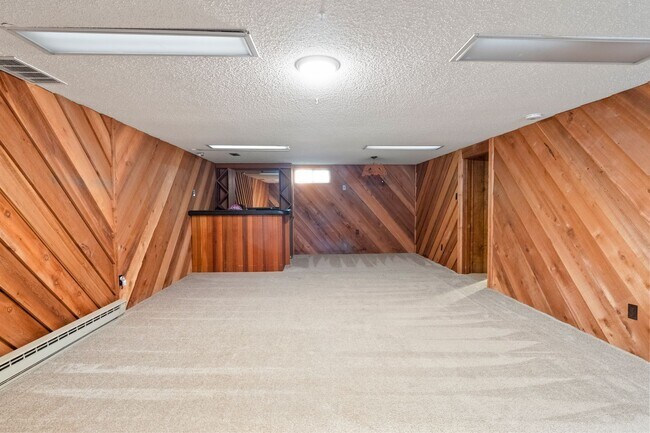 Building Photo - 505 W Ivanhoe Rd