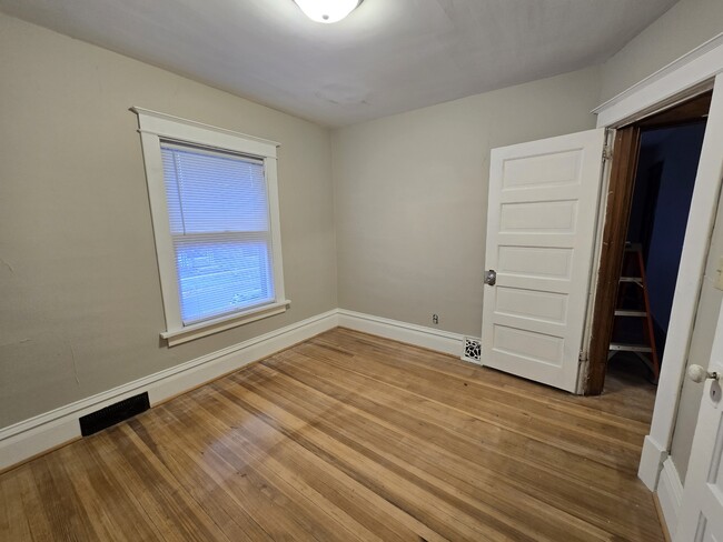 Building Photo - 349 17th St SE