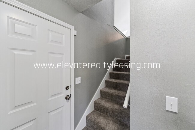 Building Photo - 1504 N Willow Ave