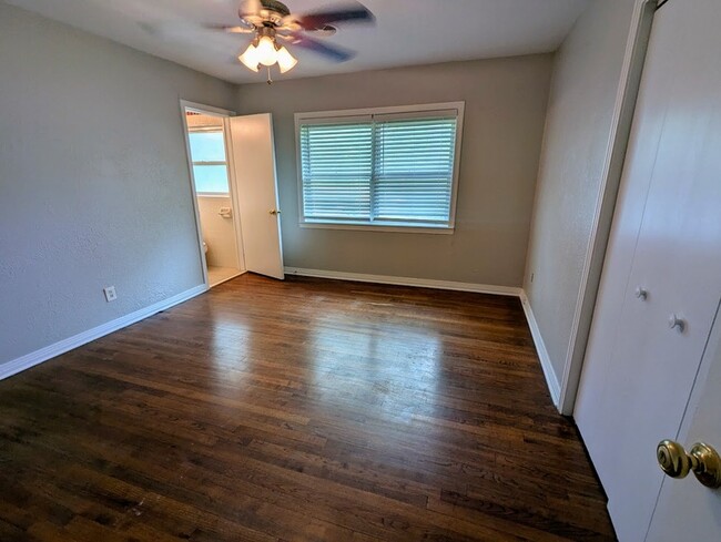 Building Photo - 1512 Sunset Ln
