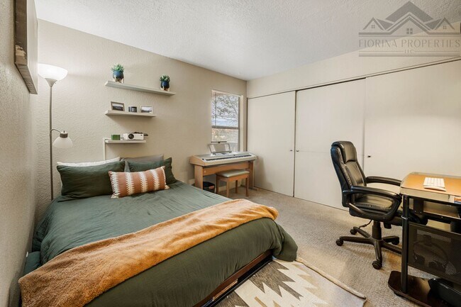 Building Photo - 1 MO. FREE RENT! UNFURNISHED Bright & Stylish Condo at The Reserve