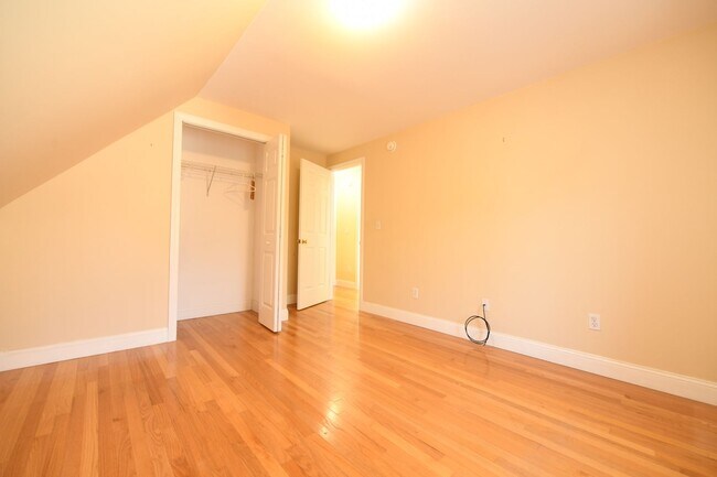 Building Photo - 15 Sabatus Rd