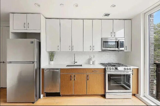 Building Photo - 0 bedroom in Brooklyn NY 11203