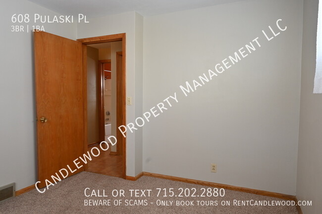 Building Photo - Pet Friendly 3 Bedroom Single Family Home ...