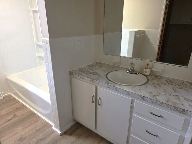 Building Photo - 3 Bed 1.5 Bath Rental Home Mount Airy