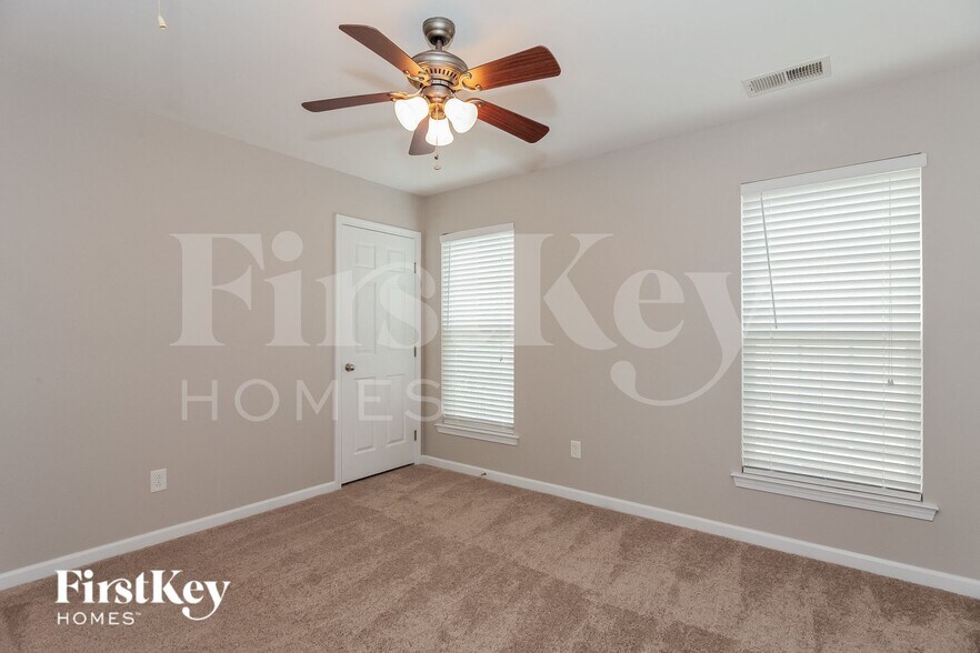 Building Photo - 15507 Troubadour Ln