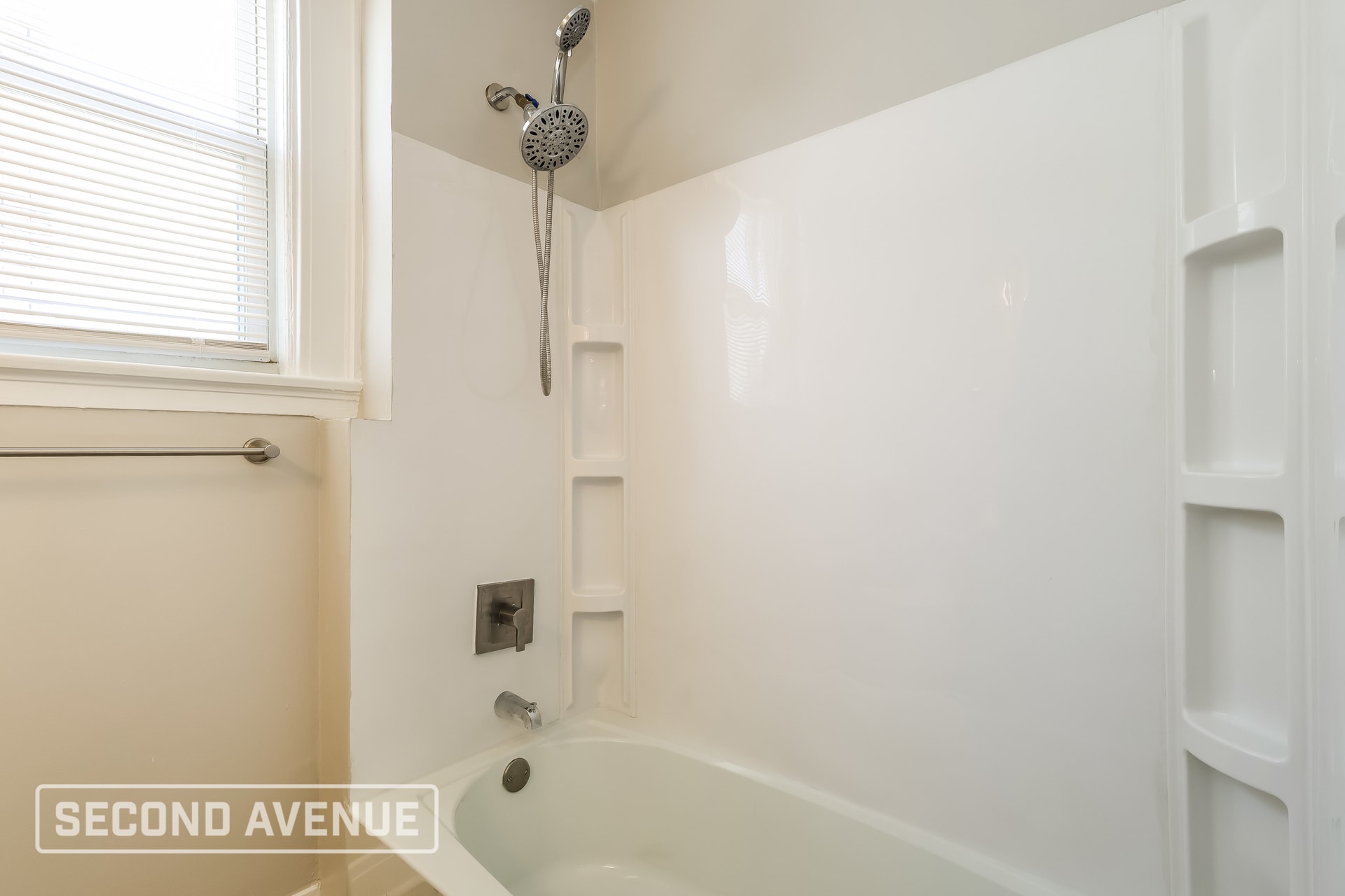 Building Photo - 5325 Rolston Ave