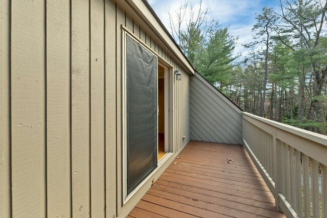 Building Photo - 32 Suffolk Ct