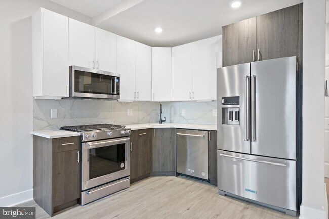 Building Photo - 408 N Front St