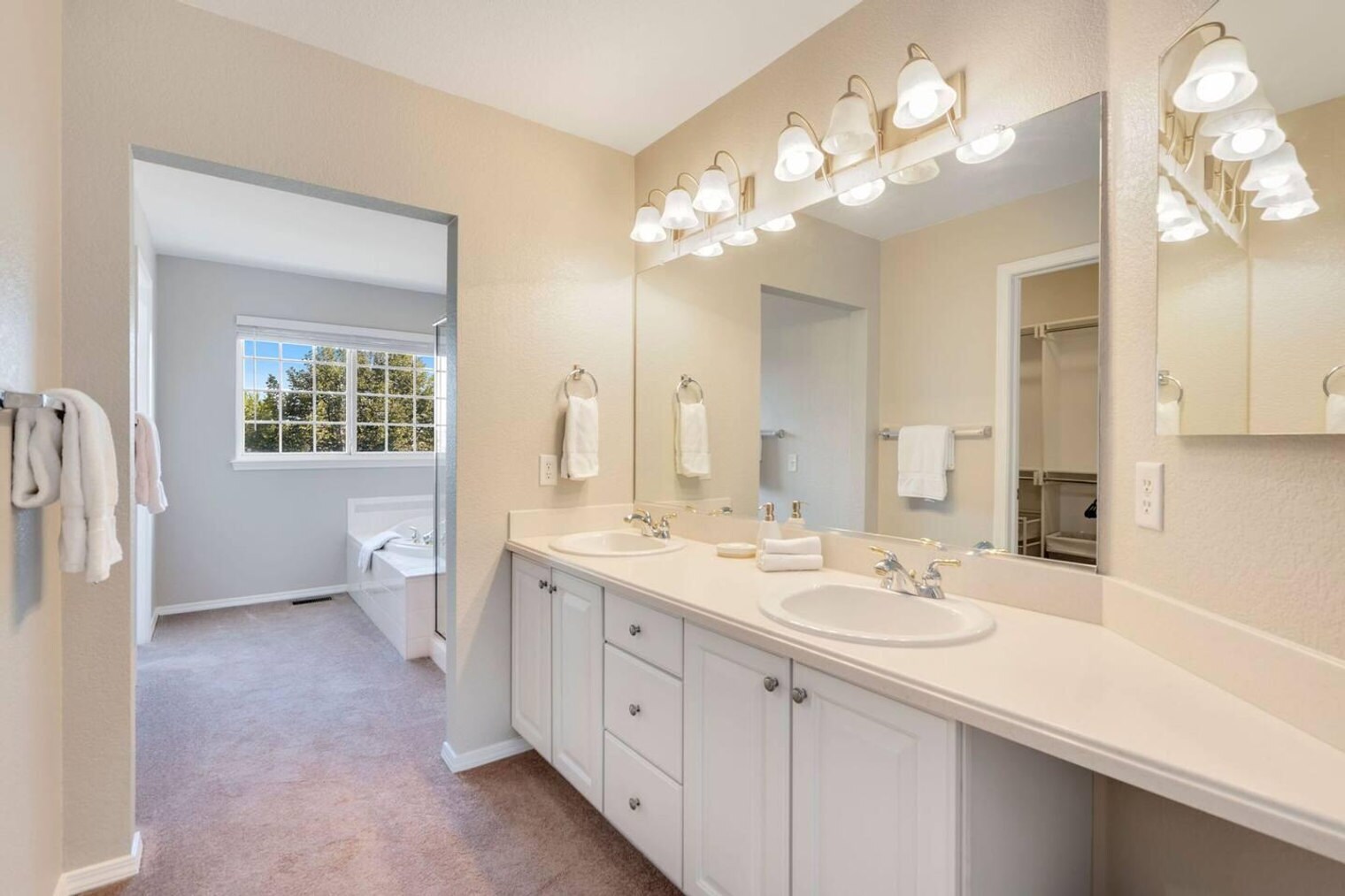 Building Photo - 6315 Clymer Cir