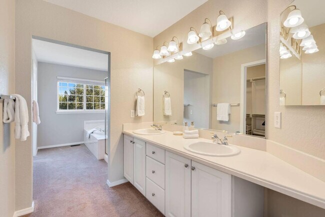 Building Photo - 6315 Clymer Cir