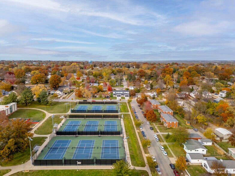 Building Photo - 1305 W 19th St