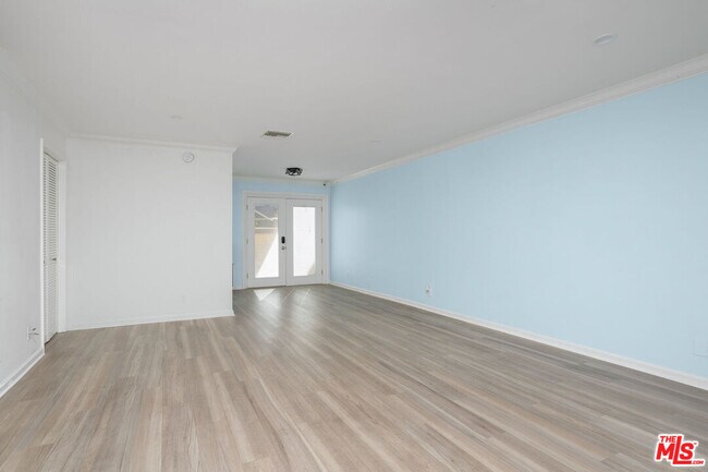 Building Photo - 11138 Aqua Vista St