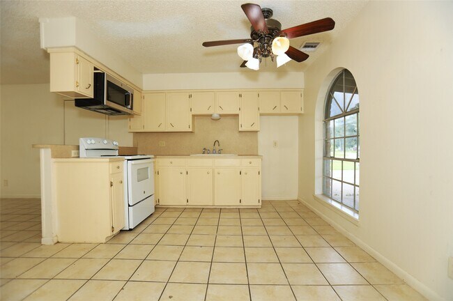 Building Photo - 1131 Gifford Rd