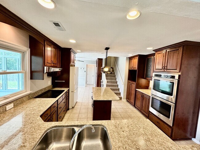Building Photo - 2309 Cornstalk Ct