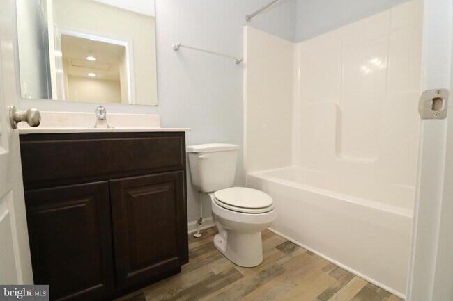 Building Photo - 120 Salerno Dr