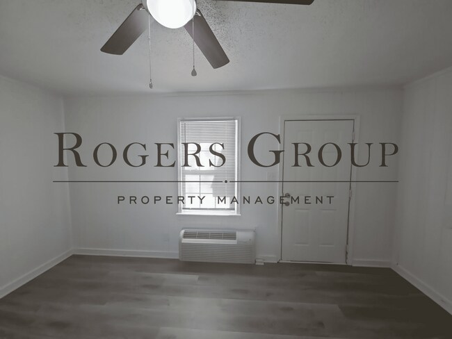 Building Photo - #450 - 109-111 Carter St Duplex