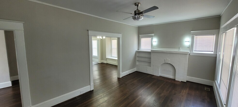 Building Photo - 809 E Lexington Ave