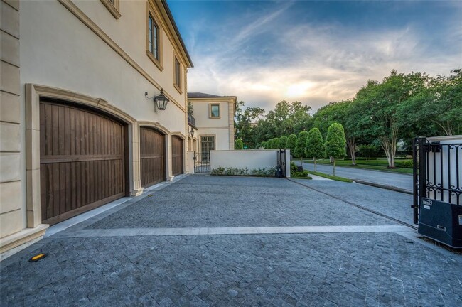 Building Photo - 3868 Olympia Dr