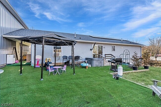 Building Photo - 153 Stag Hill Rd