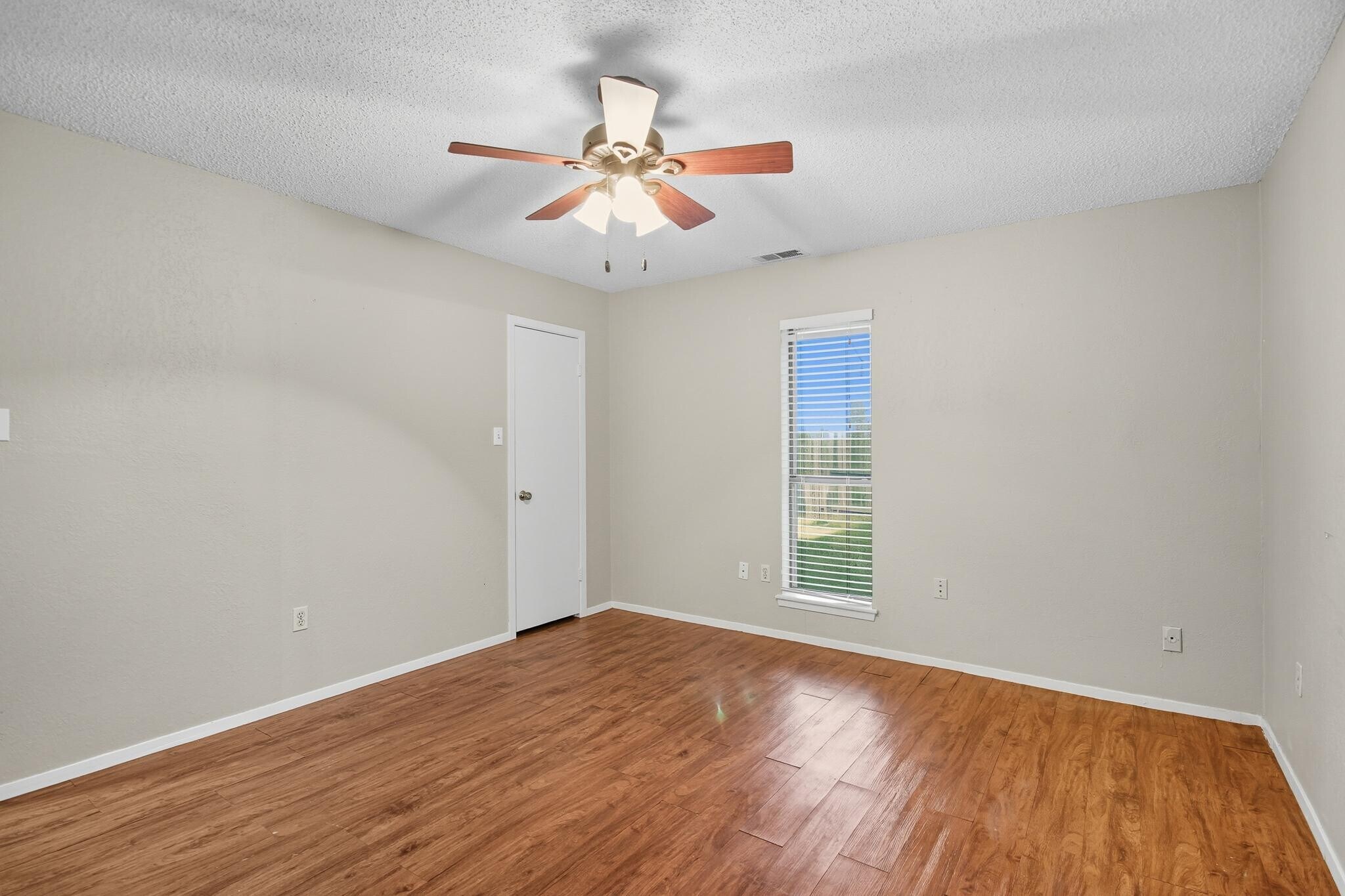 Building Photo - 4934 Greenslope Dr