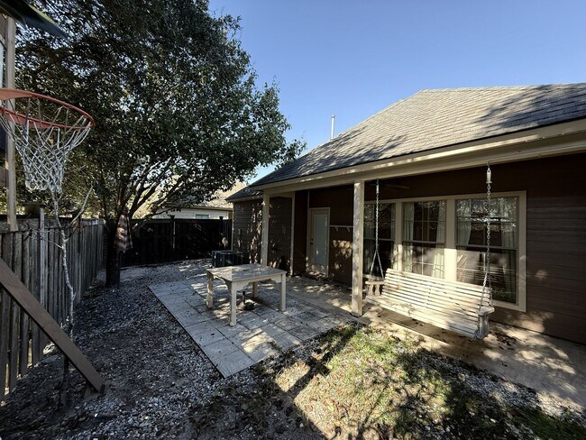 Building Photo - Charming 3 Bedroom Home in Willowbrook Subdivision!